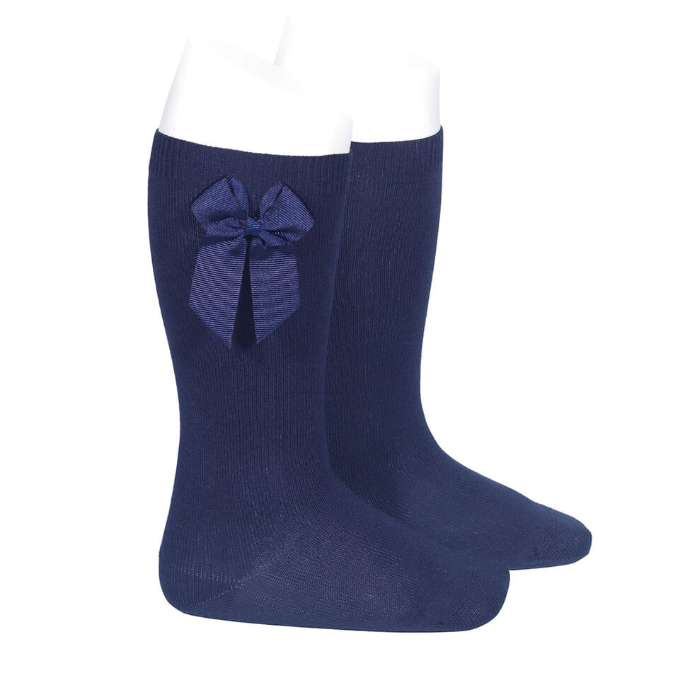 Calcetines altos de algodón en punto liso con Con lazo en el lateral.