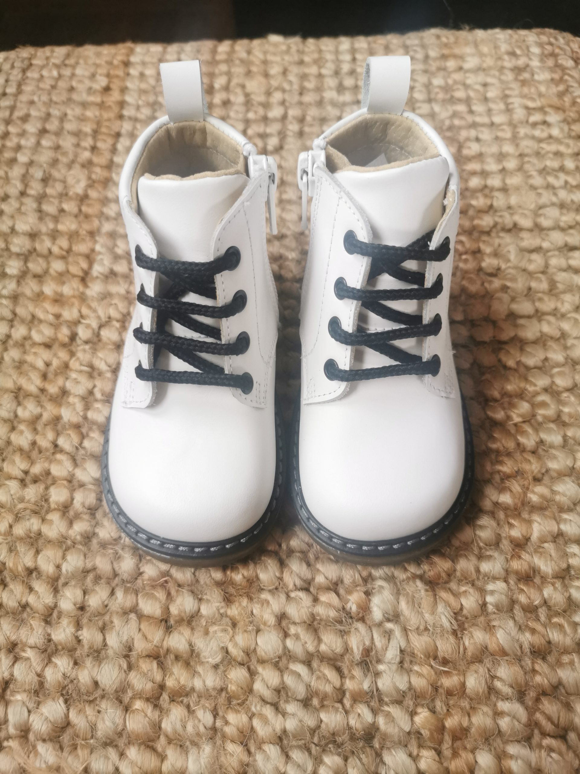 Bota blanca piel suela Dr. Martens