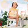 vestido floral amarillo con bolsillos de cuadros vichy y cuello de punto smock