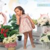 Vestido de niña con estampado de fresas y bordado de nido de abeja en el pecho