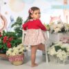 Vestido de niña con estampado de fresas y bordado de nido de abeja en el pecho